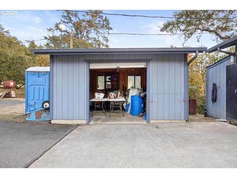 A home in Roseburg