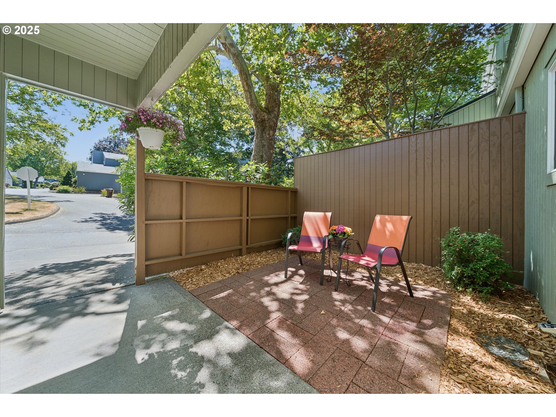 1885 NW ROLLING HILL DR