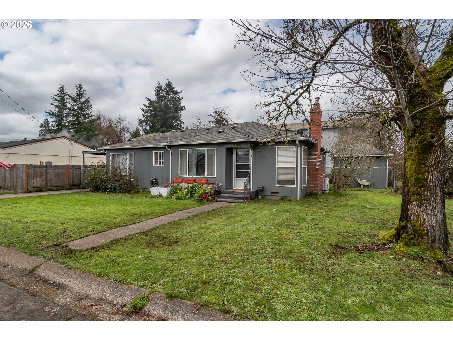 Photo 1 of 36 — 575 W CENTER ST, Roseburg, OR 97471