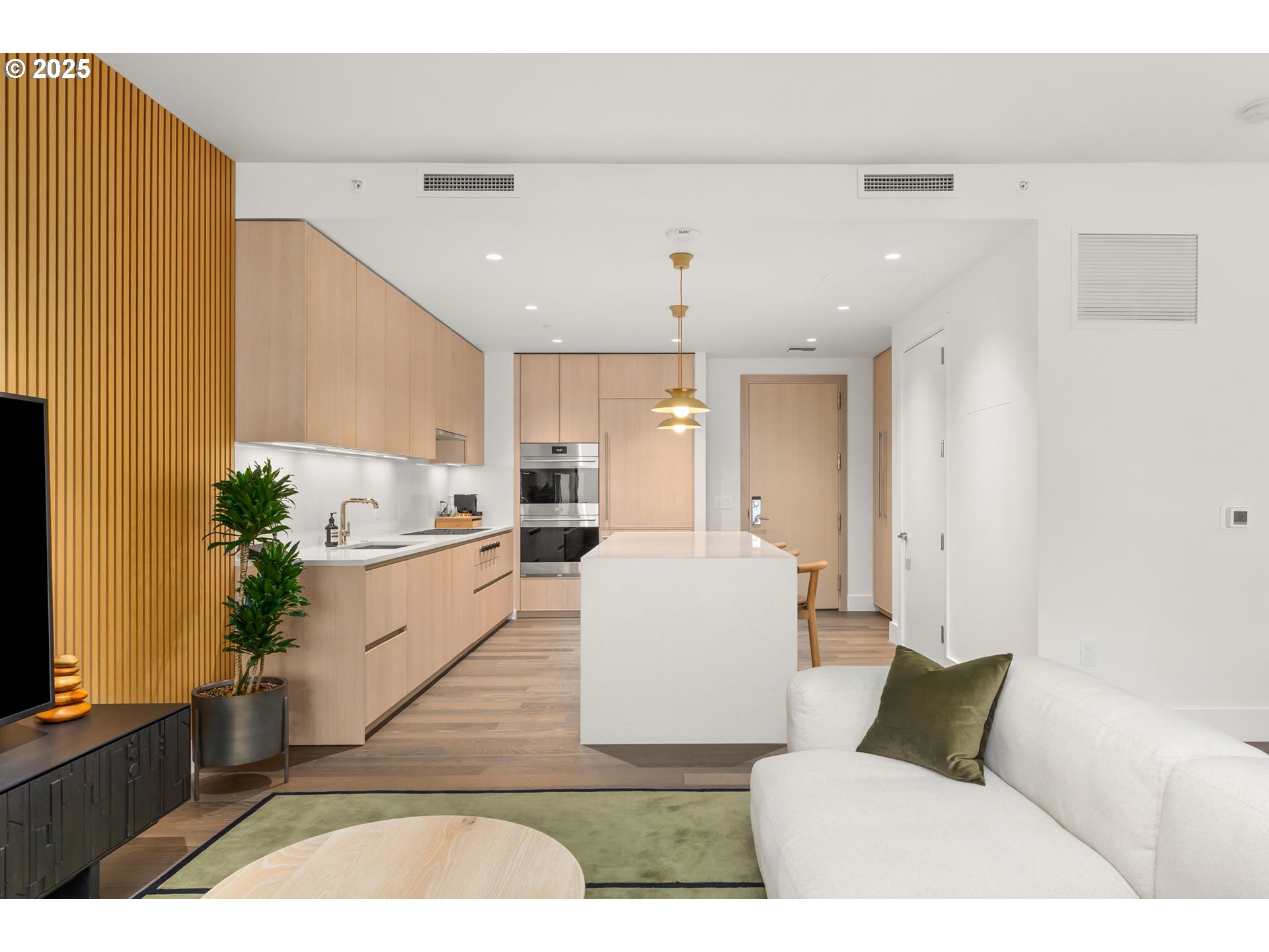 550 SW 10TH AVE 3003