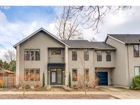 5872 SE 15TH AVE Portland OR 97202