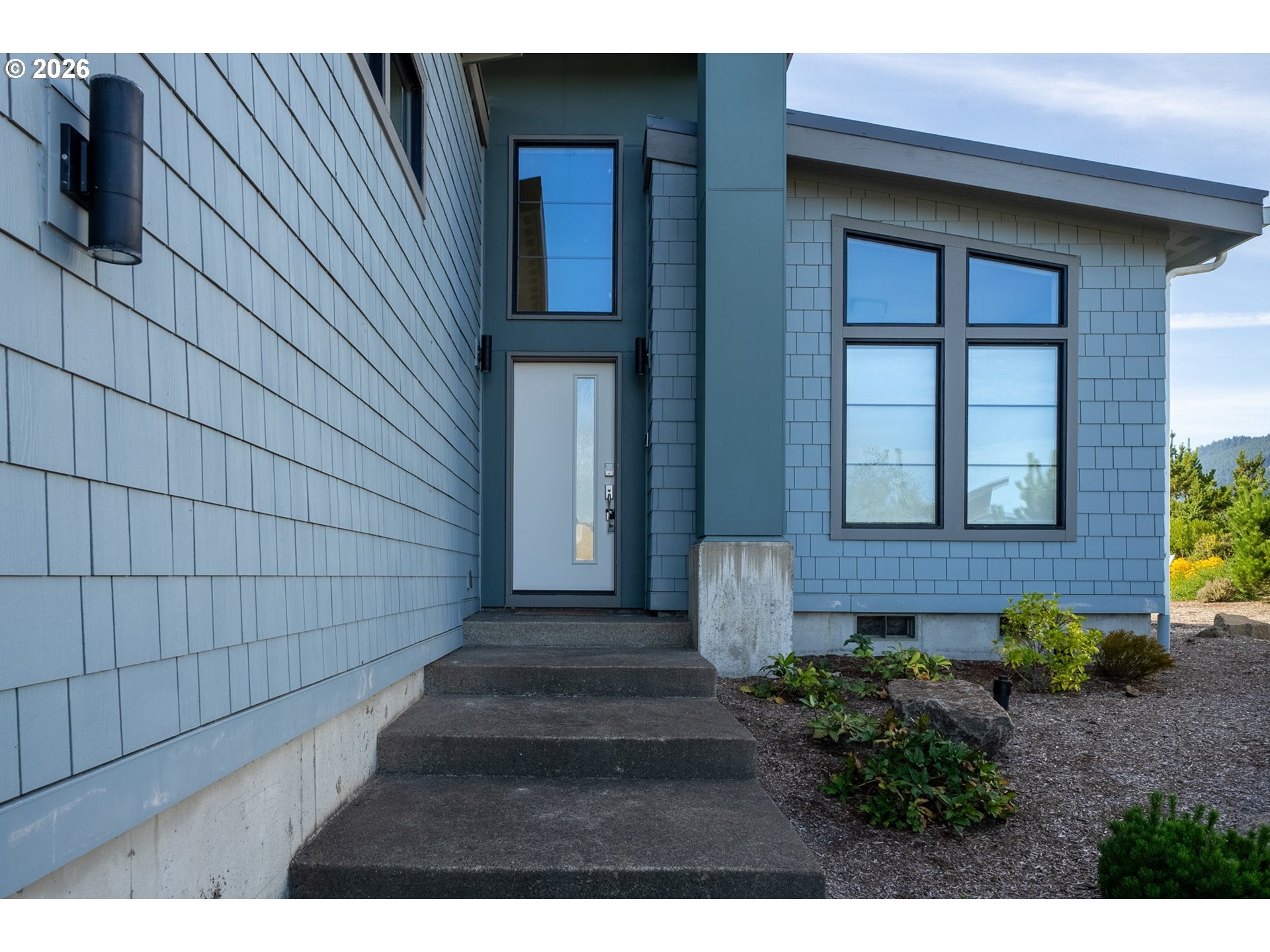 557 SEA VIEW DR