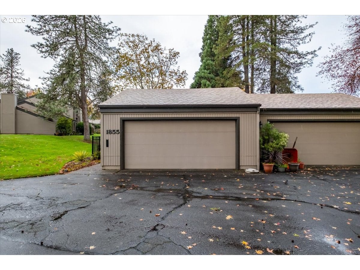 1855 LEXINGTON CIR