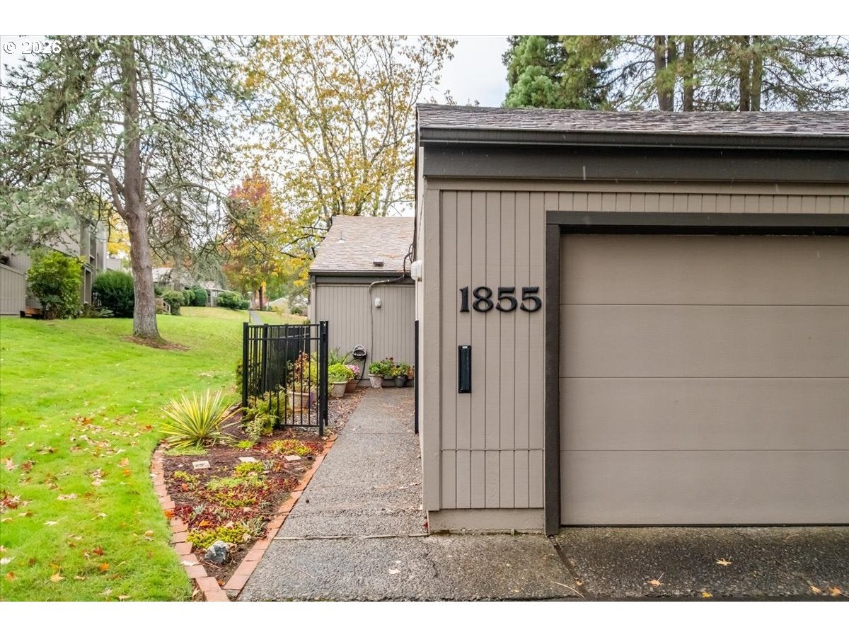 1855 LEXINGTON CIR