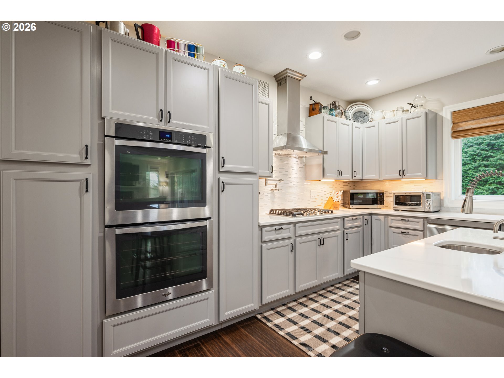250 W ST JAMES PL