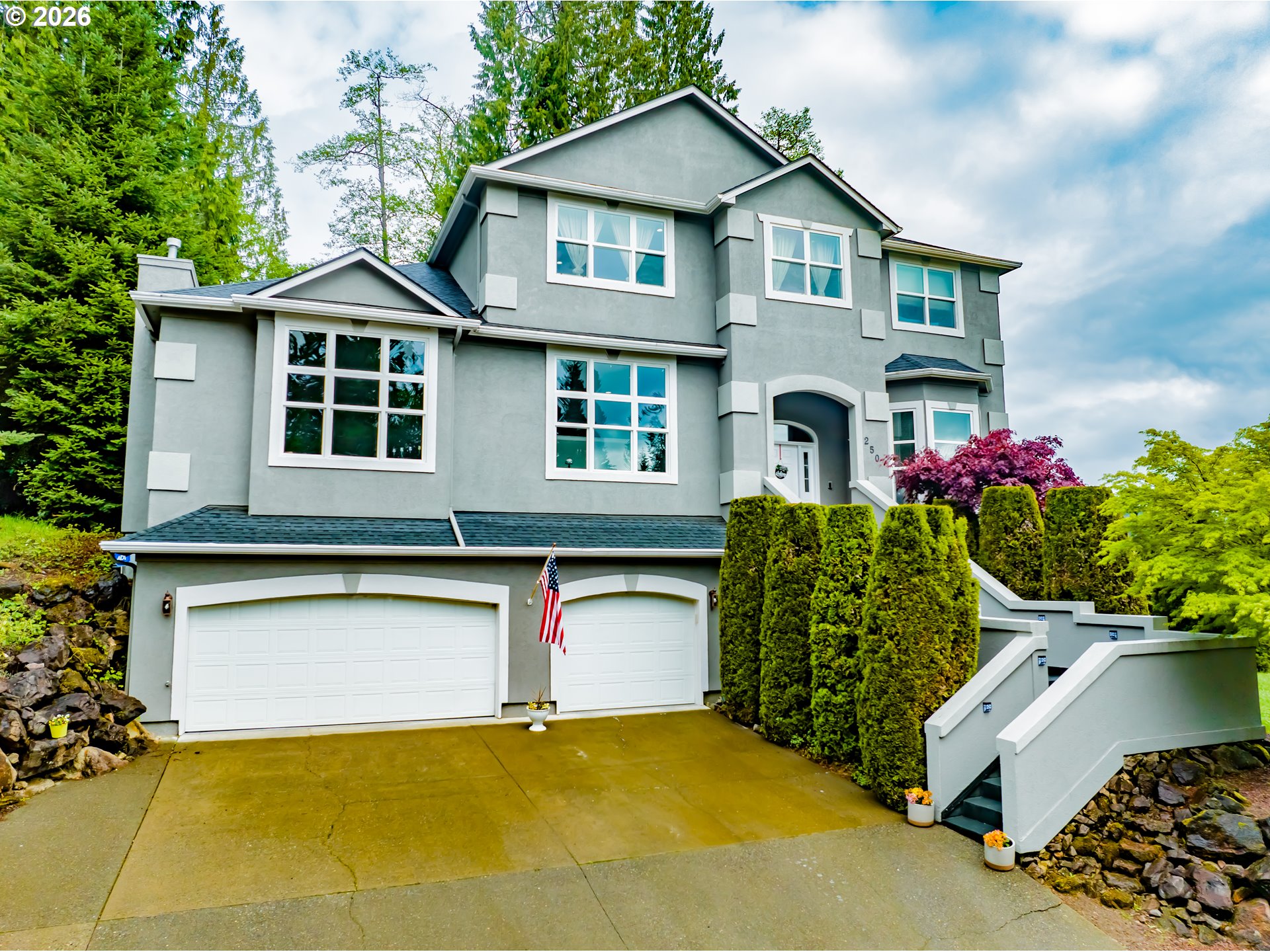 250 W ST JAMES PL