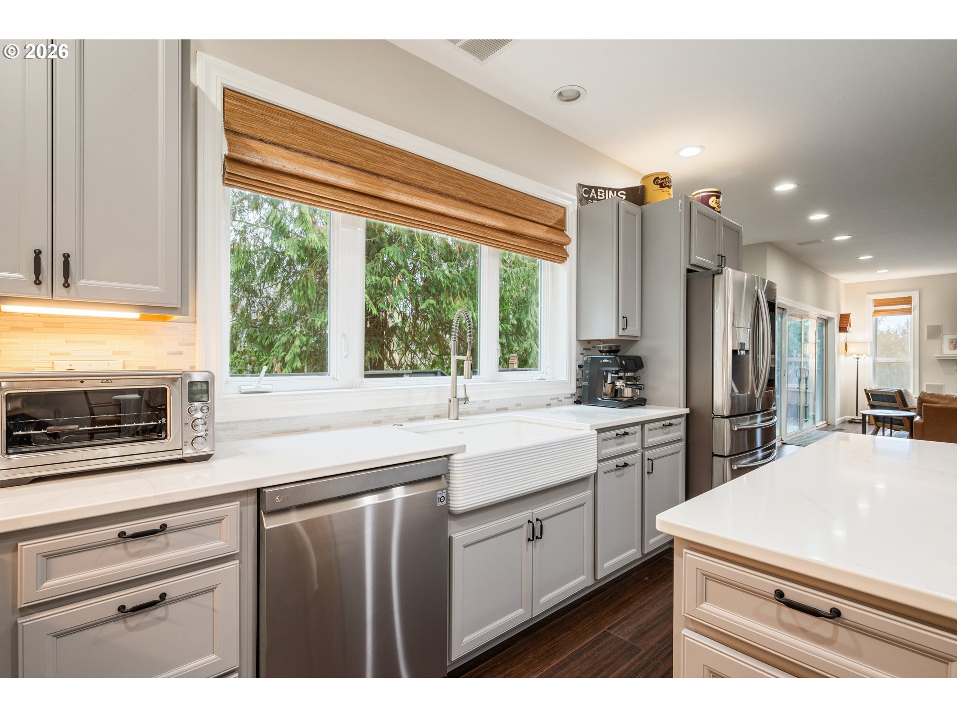 250 W ST JAMES PL