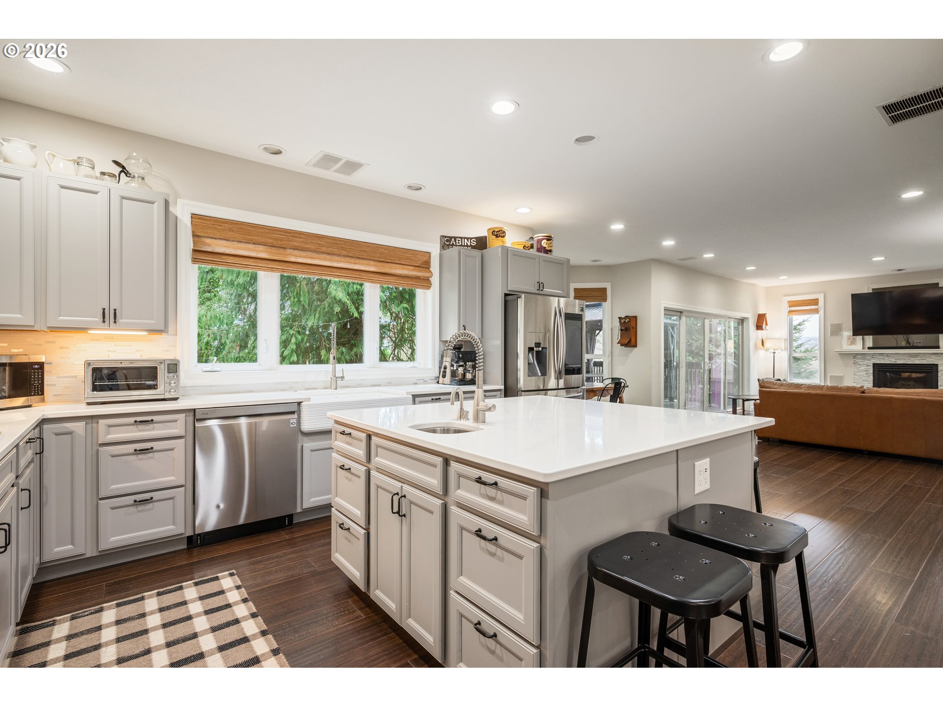 250 W ST JAMES PL