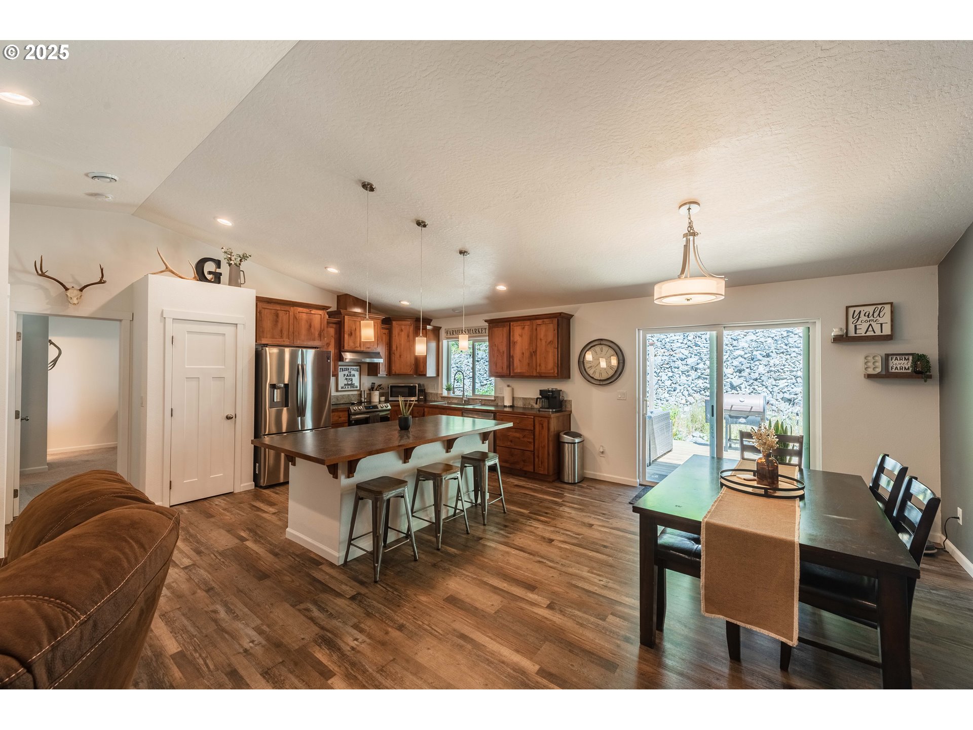 2207 TIMBERLINE DR