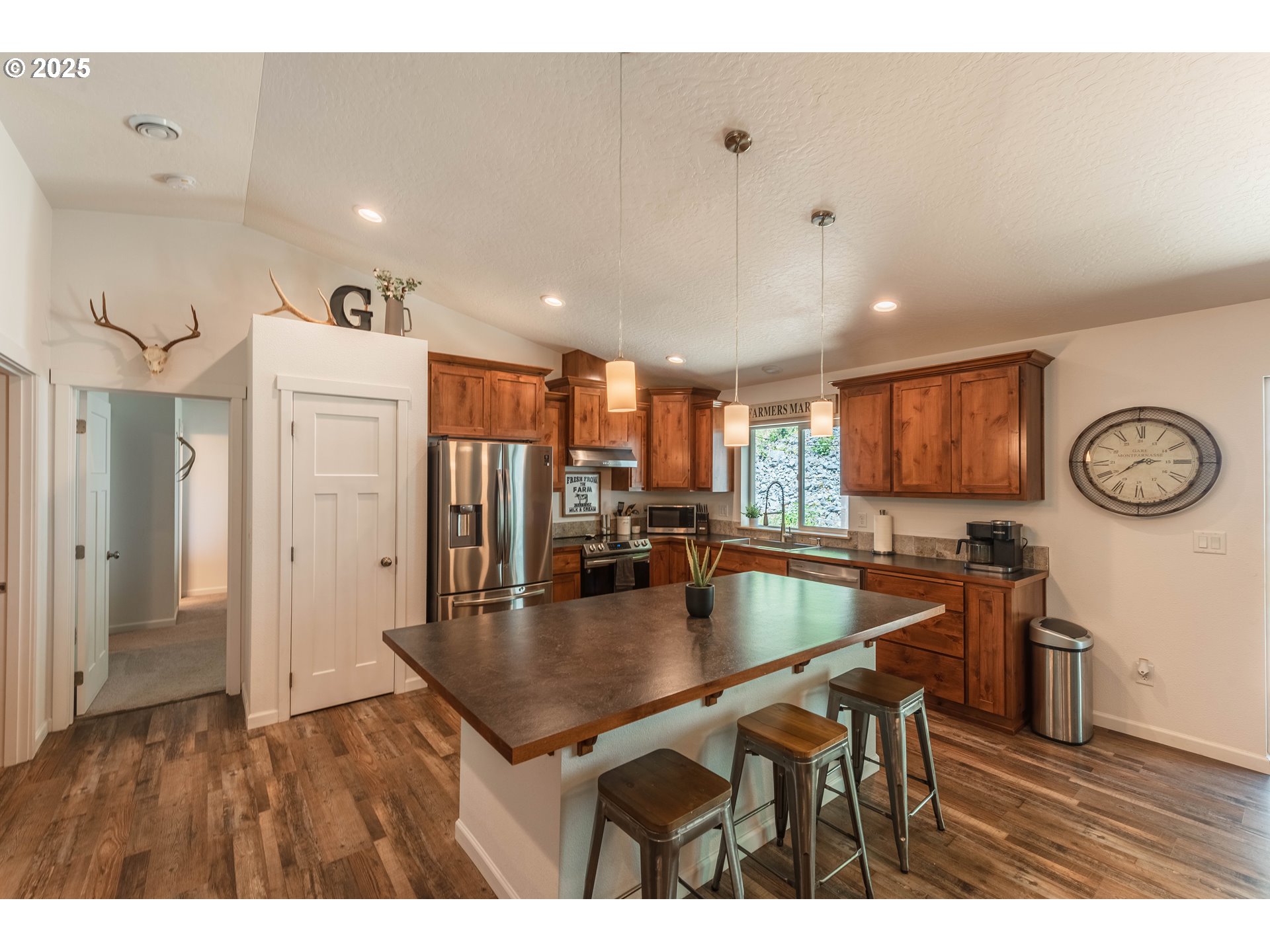 2207 TIMBERLINE DR