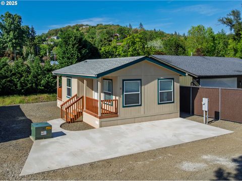 201 NE Peggy AVE 11 Roseburg OR 97470