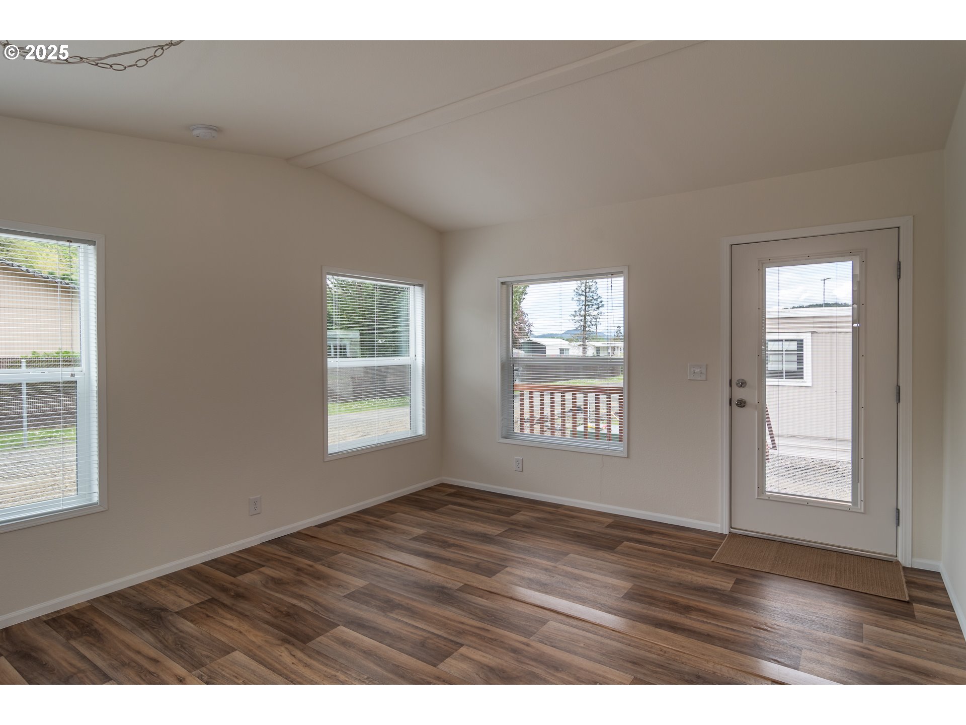 201 NE Peggy AVE 11