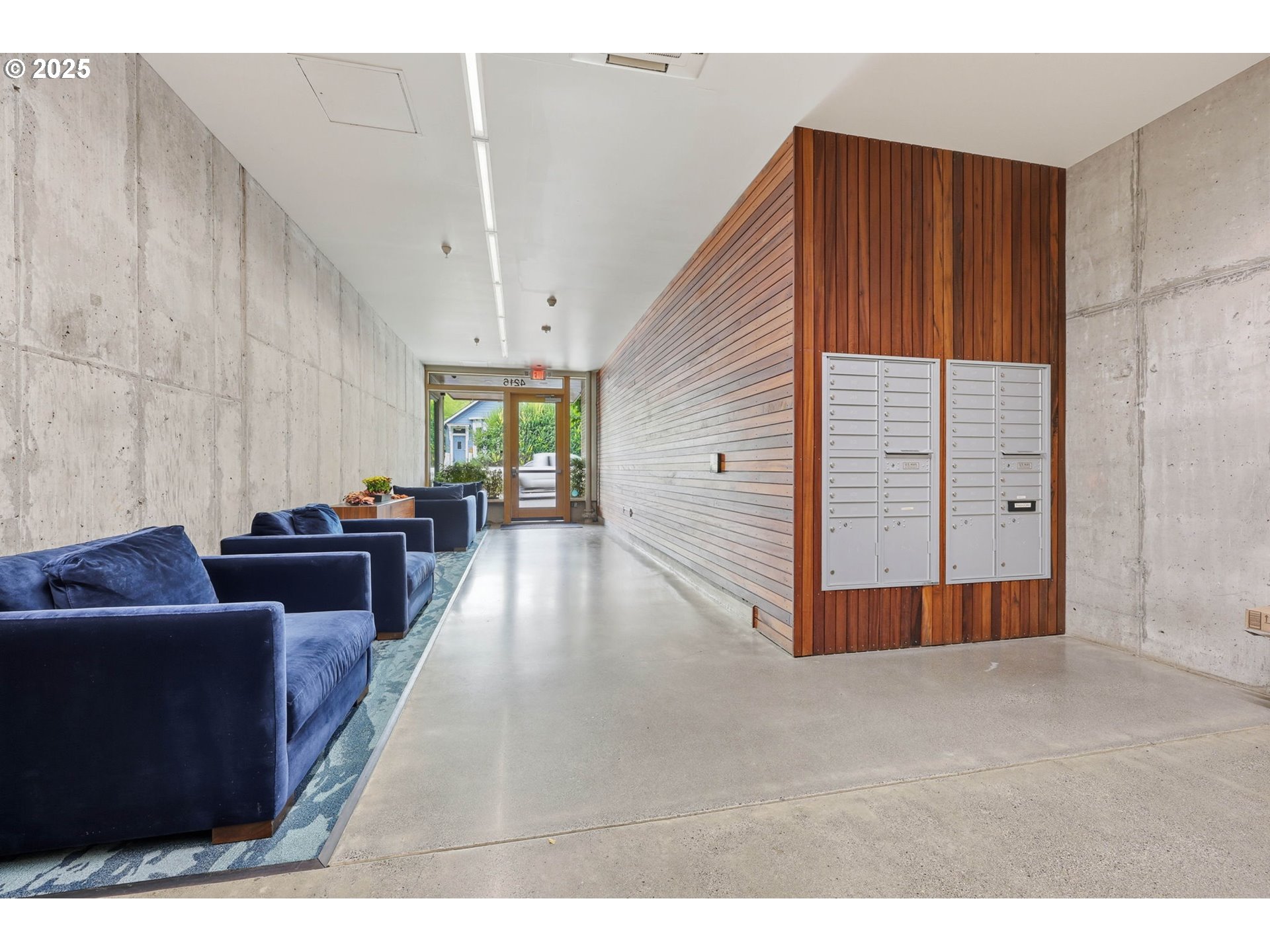 4216 N MISSISSIPPI AVE 211