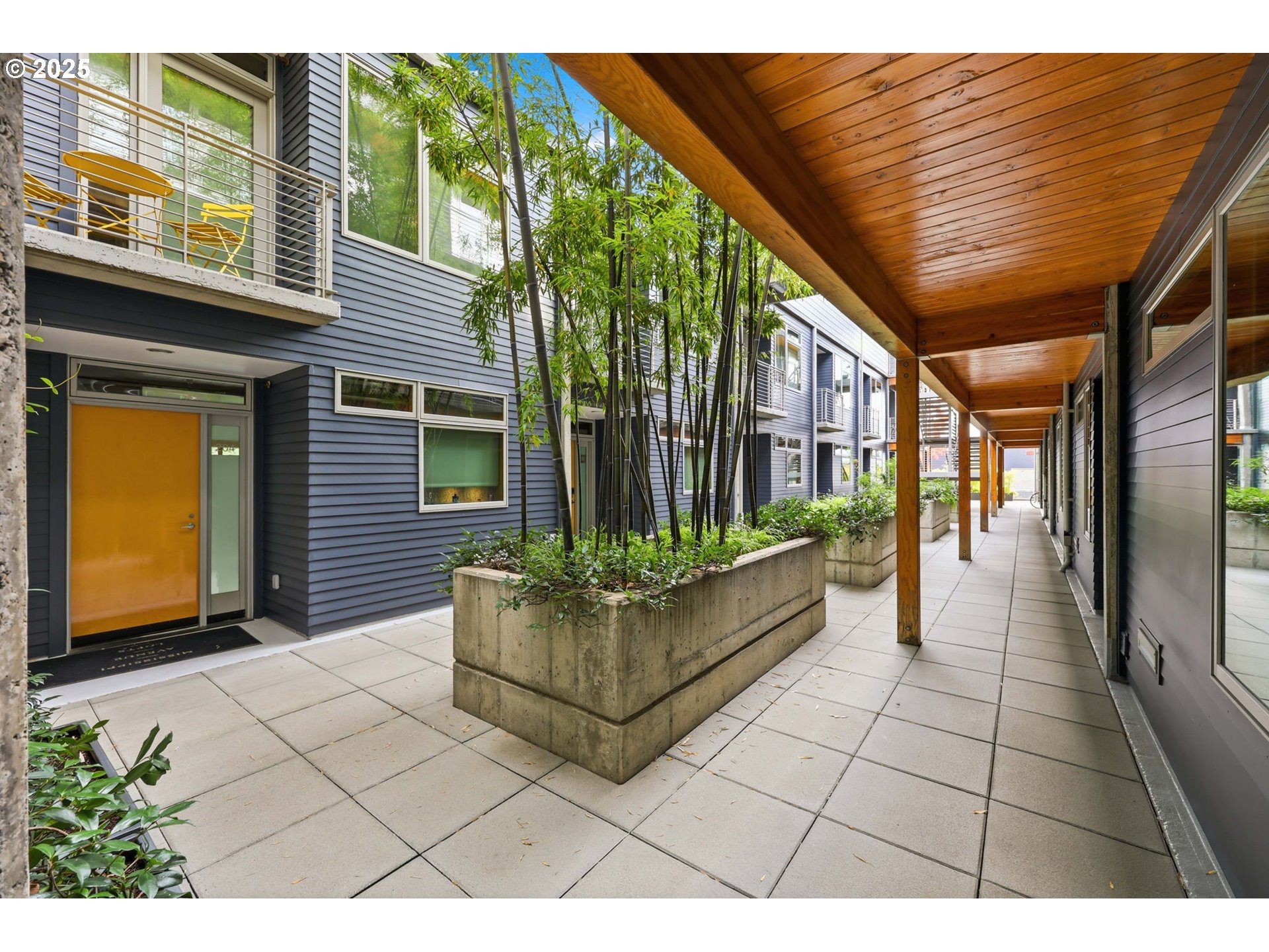 4216 N MISSISSIPPI AVE 211