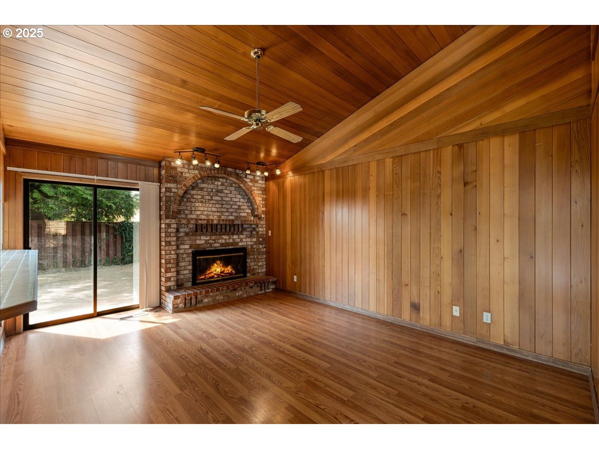 614 E MOUNTAINVIEW DR