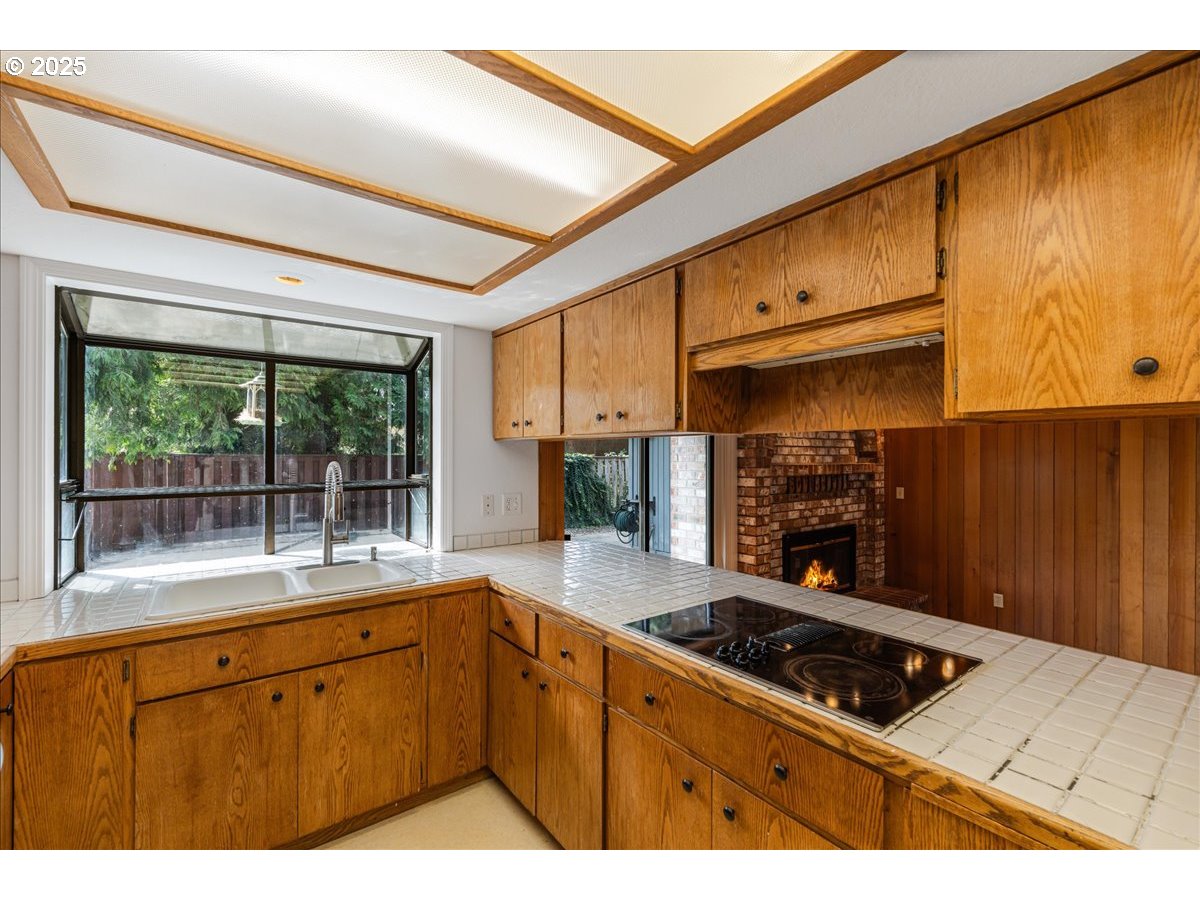 614 E MOUNTAINVIEW DR