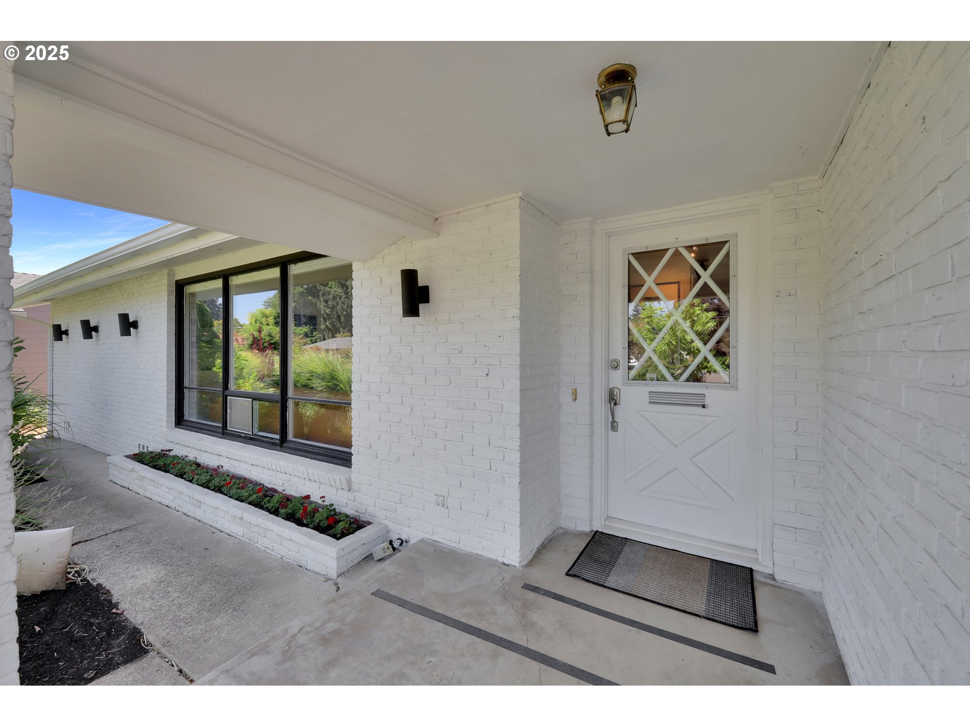 518 ROAN DR