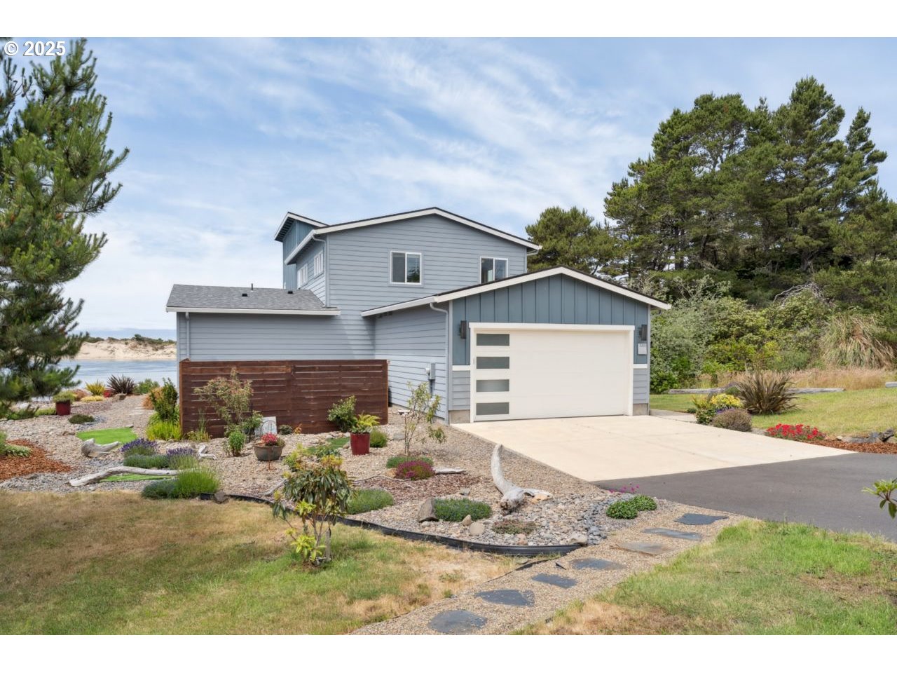 3335 RHODODENDRON DR