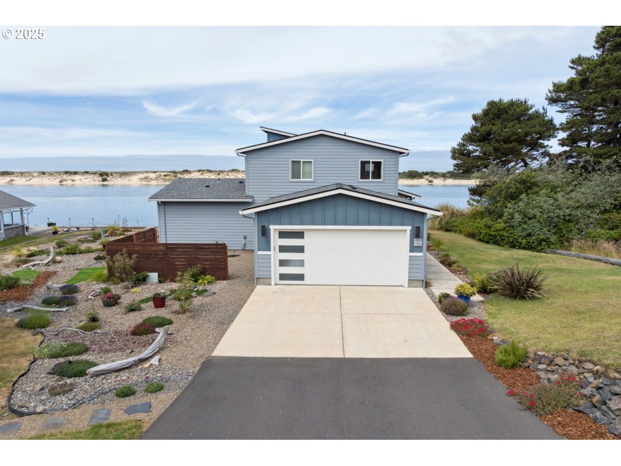 3335 RHODODENDRON DR