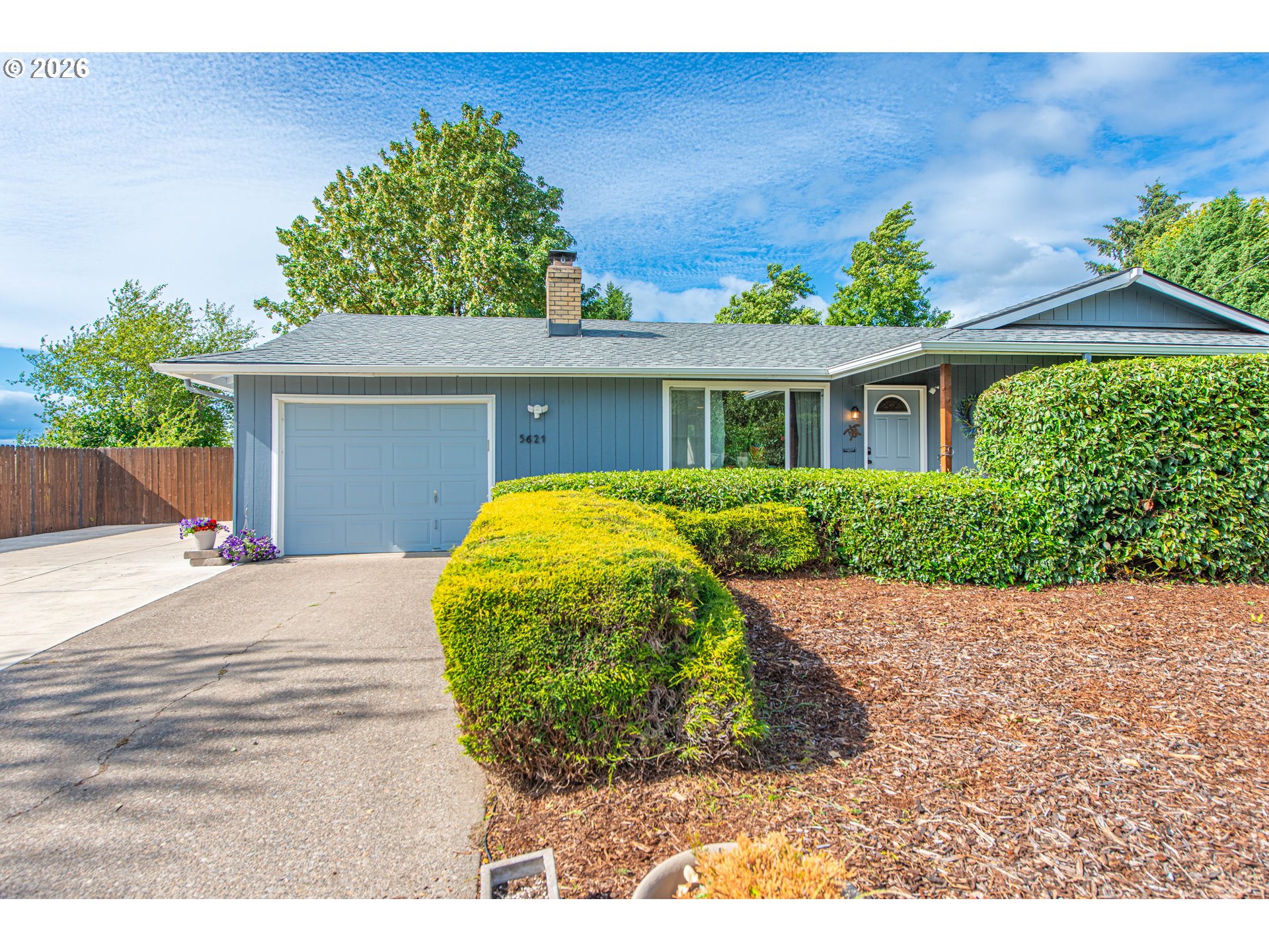5621 CODY AVE