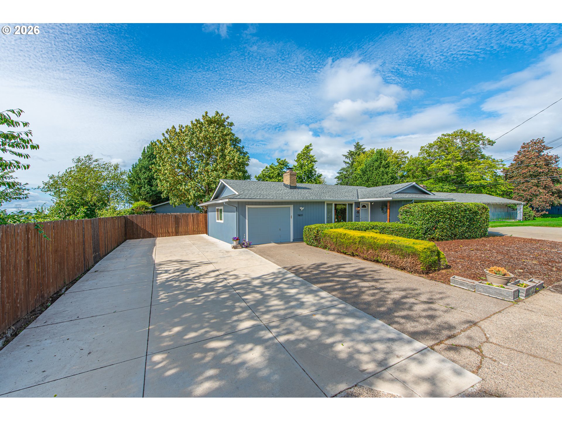 5621 CODY AVE