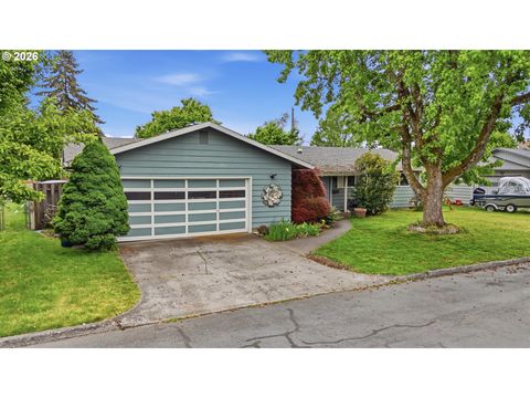 Photo of 1605 Juniper St, Forest Grove, OR 97116 (MLS # 719556164)