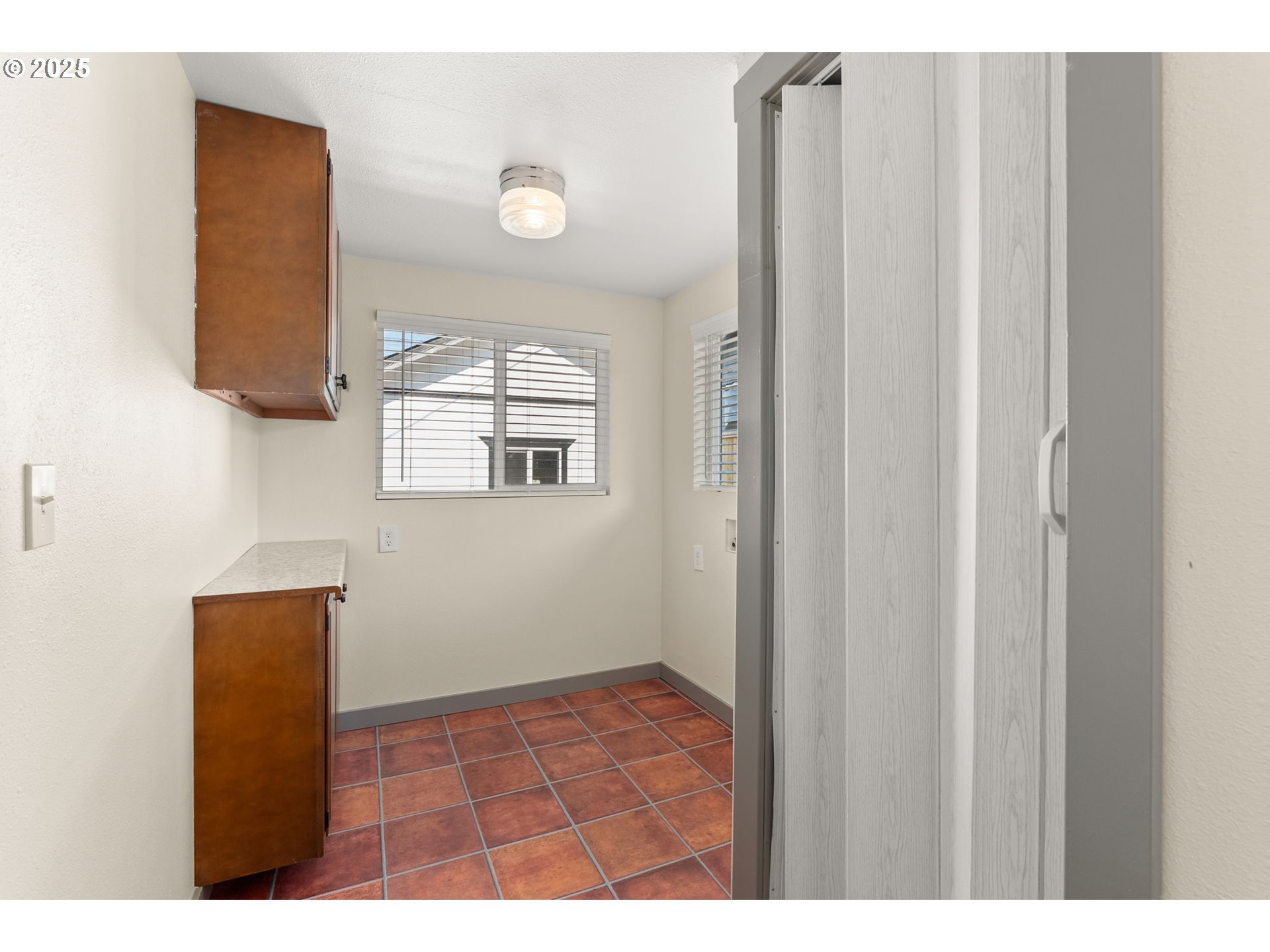 Centralia, Washington 98531, United States, 3 Bedrooms Bedrooms, ,1 BathroomBathrooms,Residential,Active,207801