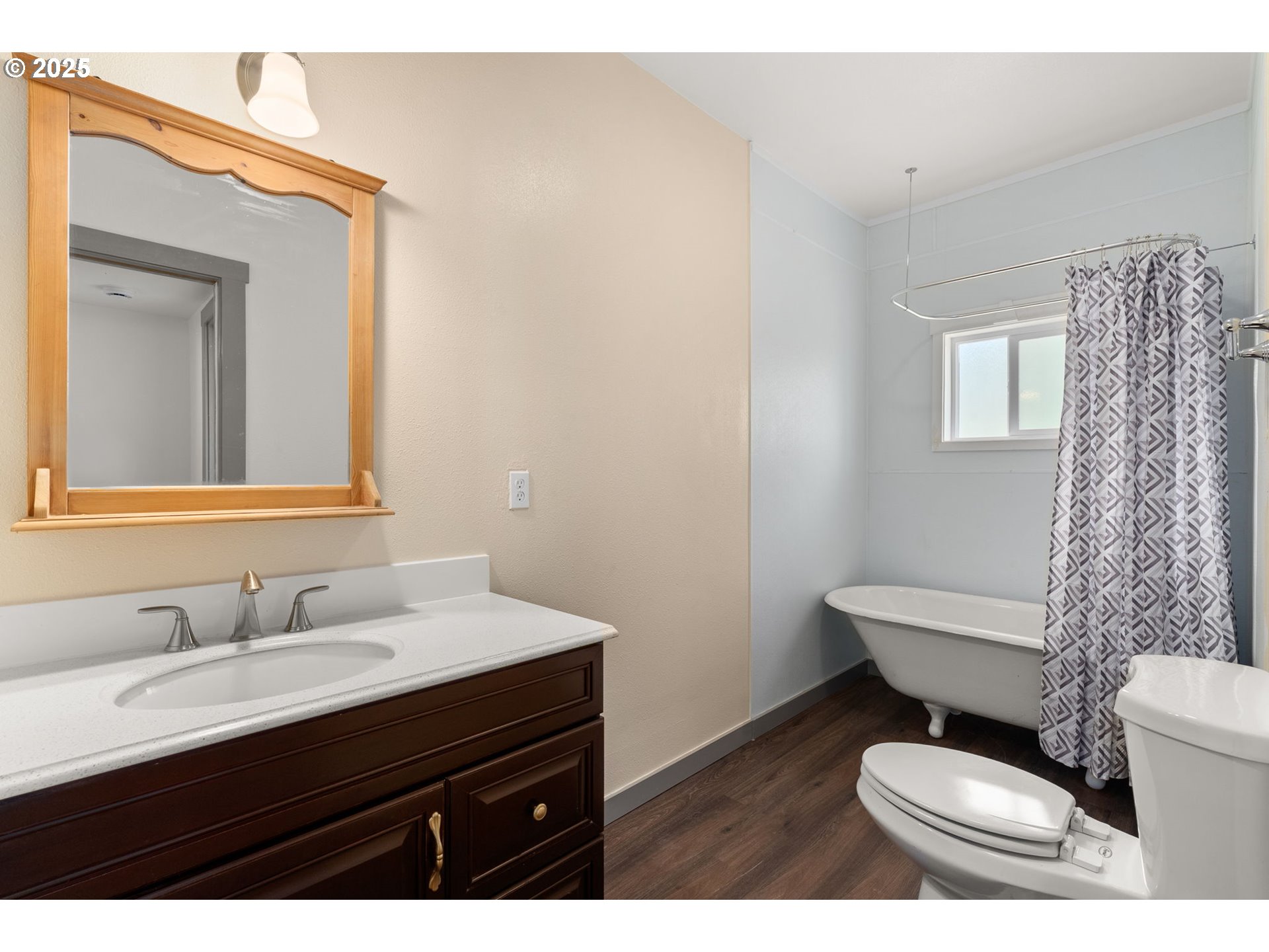 Centralia, Washington 98531, United States, 3 Bedrooms Bedrooms, ,1 BathroomBathrooms,Residential,Active,207801