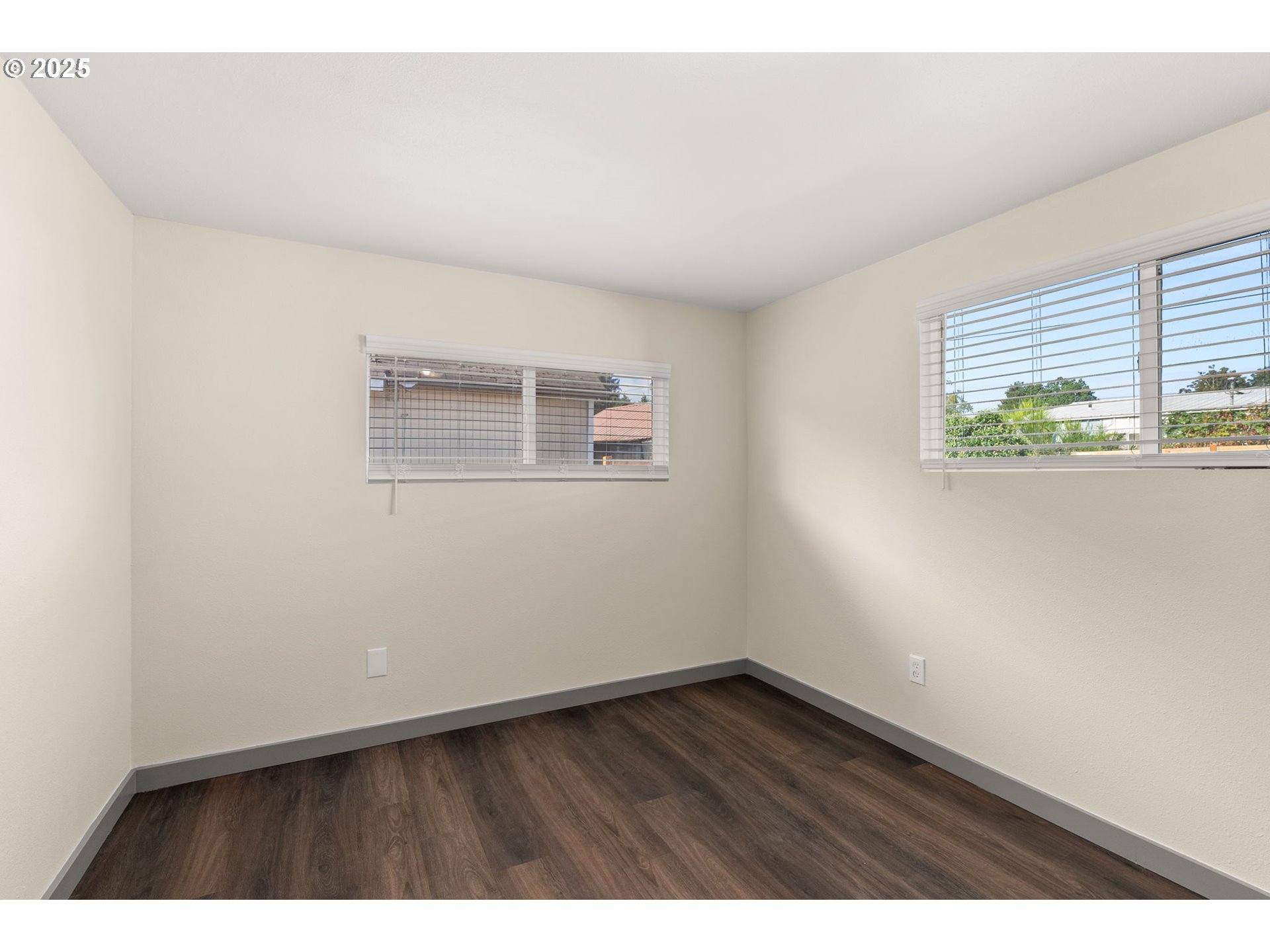 Centralia, Washington 98531, United States, 3 Bedrooms Bedrooms, ,1 BathroomBathrooms,Residential,Active,207801