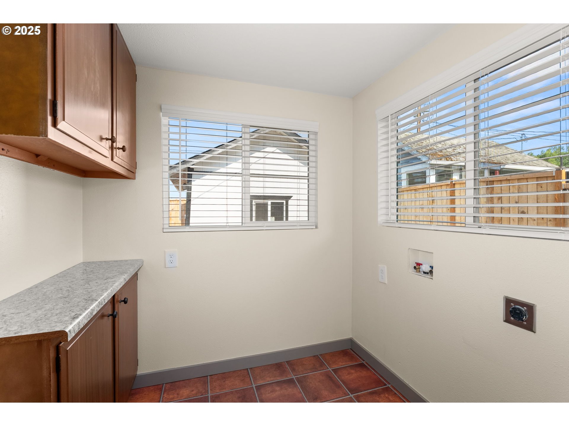 Centralia, Washington 98531, United States, 3 Bedrooms Bedrooms, ,1 BathroomBathrooms,Residential,Active,207801