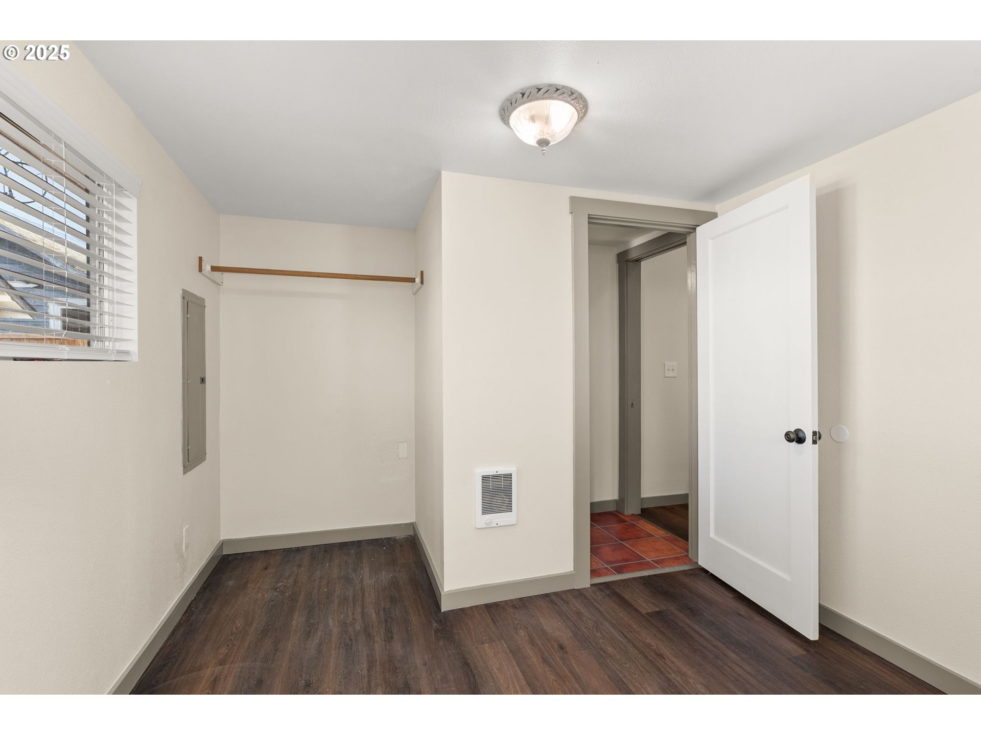 Centralia, Washington 98531, United States, 3 Bedrooms Bedrooms, ,1 BathroomBathrooms,Residential,Active,207801