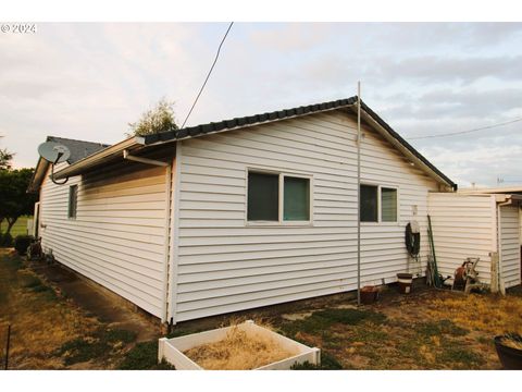 A home in Woodburn