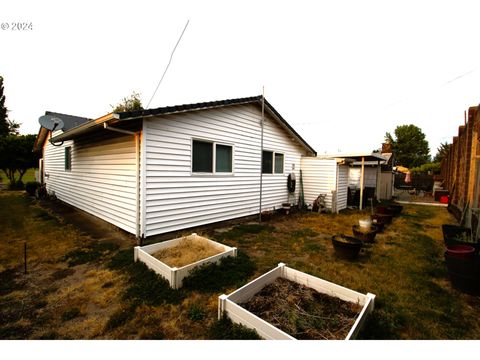 A home in Woodburn