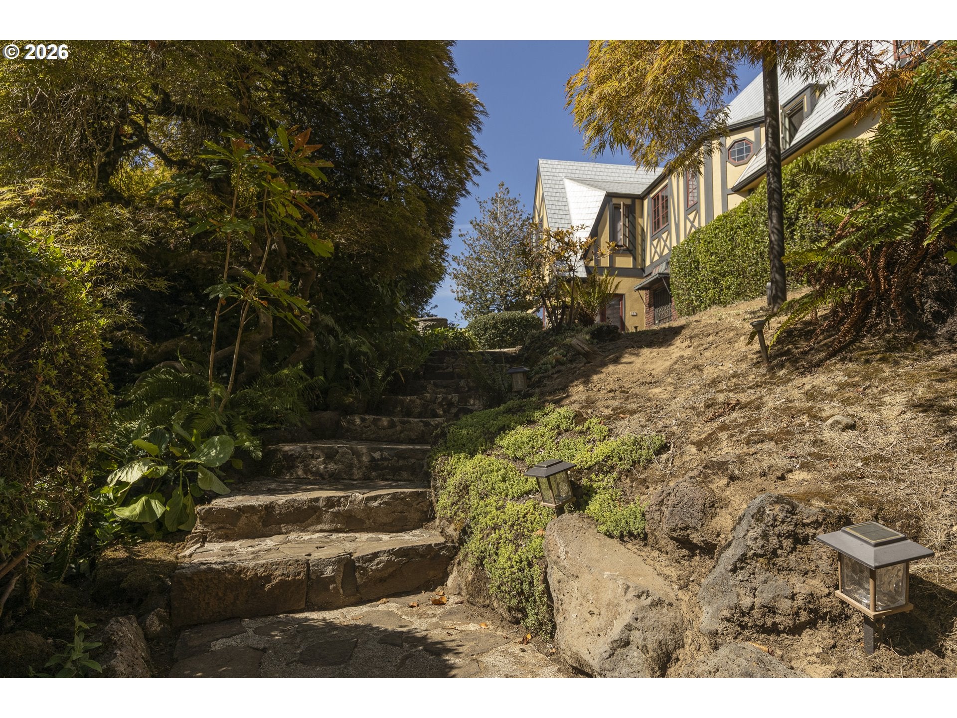 107 NE LAURELHURST PL