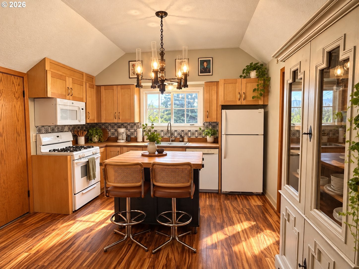 824 CASCADE AVE