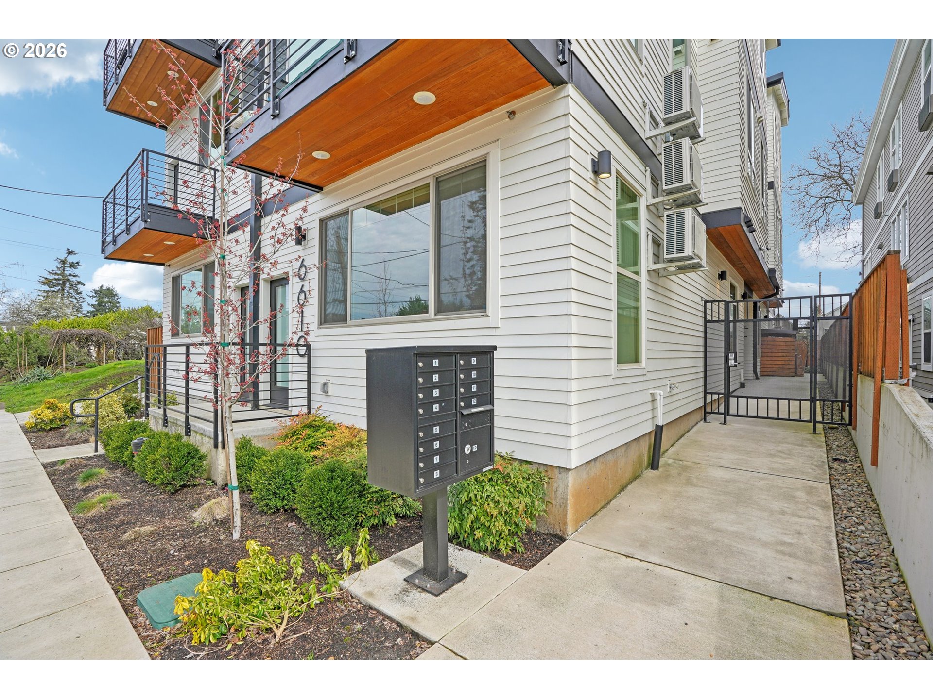 6610 N GREENWICH AVE 3