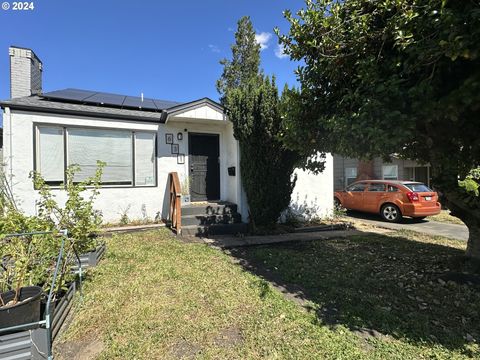 A home in Roseburg