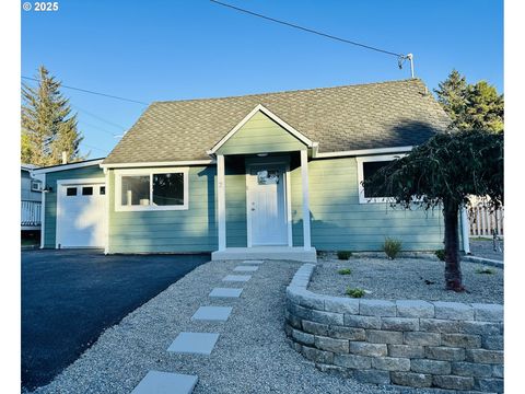 312 SE NEPTUNE AVE Lincoln City OR 97367