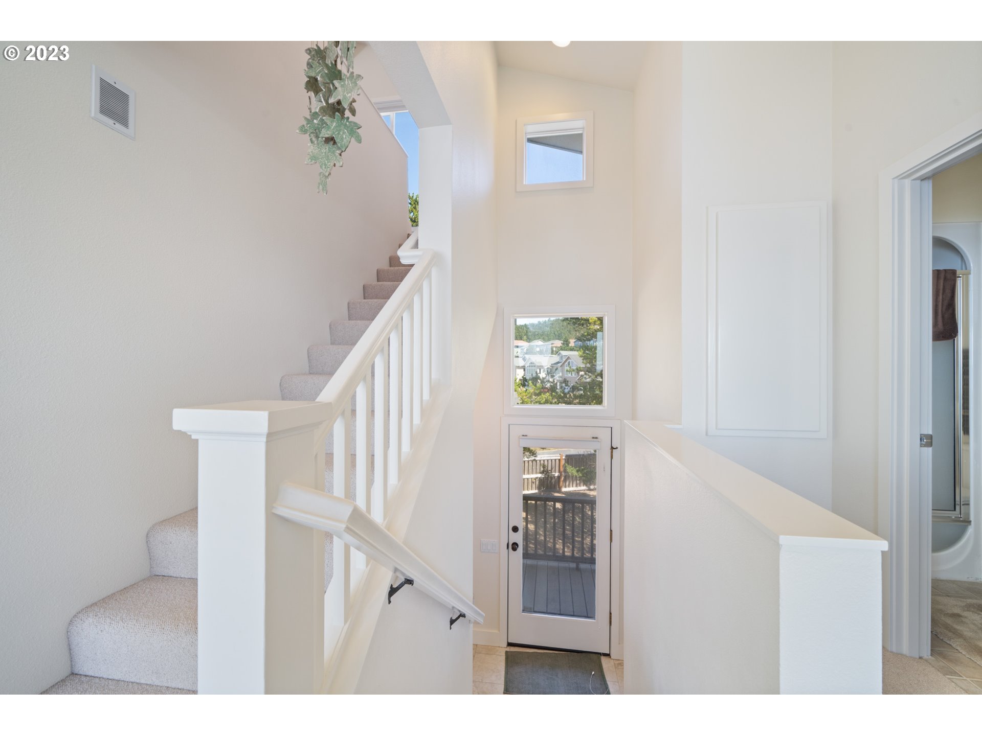 Tillamook, Oregon 97141, United States, 2 Bedrooms Bedrooms, ,3 BathroomsBathrooms,Residential,Active,23412