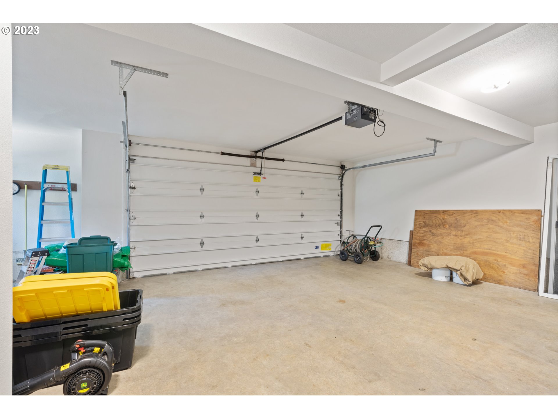 Tillamook, Oregon 97141, United States, 2 Bedrooms Bedrooms, ,3 BathroomsBathrooms,Residential,Active,23412