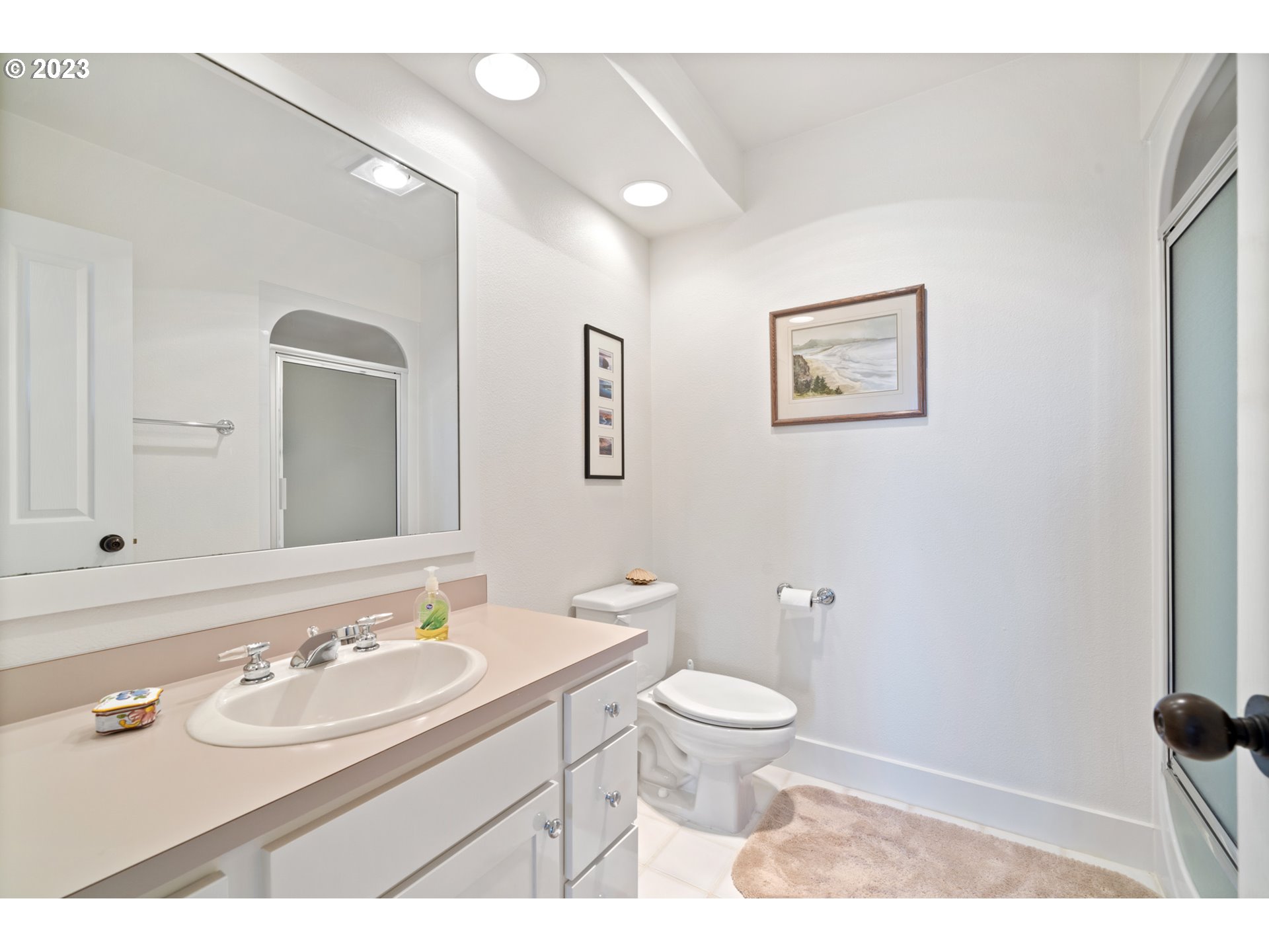 Tillamook, Oregon 97141, United States, 2 Bedrooms Bedrooms, ,3 BathroomsBathrooms,Residential,Active,23412