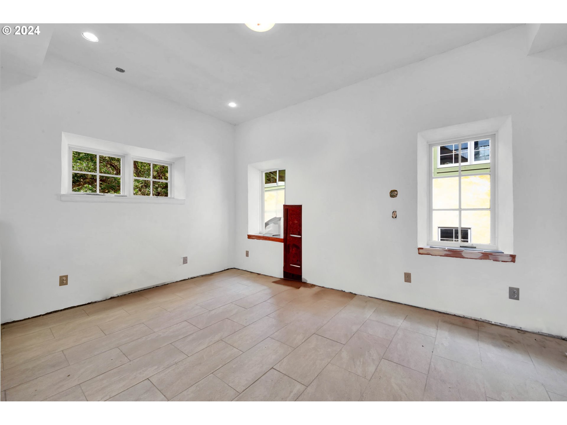 Eugene, Oregon 97405, United States, 5 Bedrooms Bedrooms, ,3 BathroomsBathrooms,Residential,Active,47809