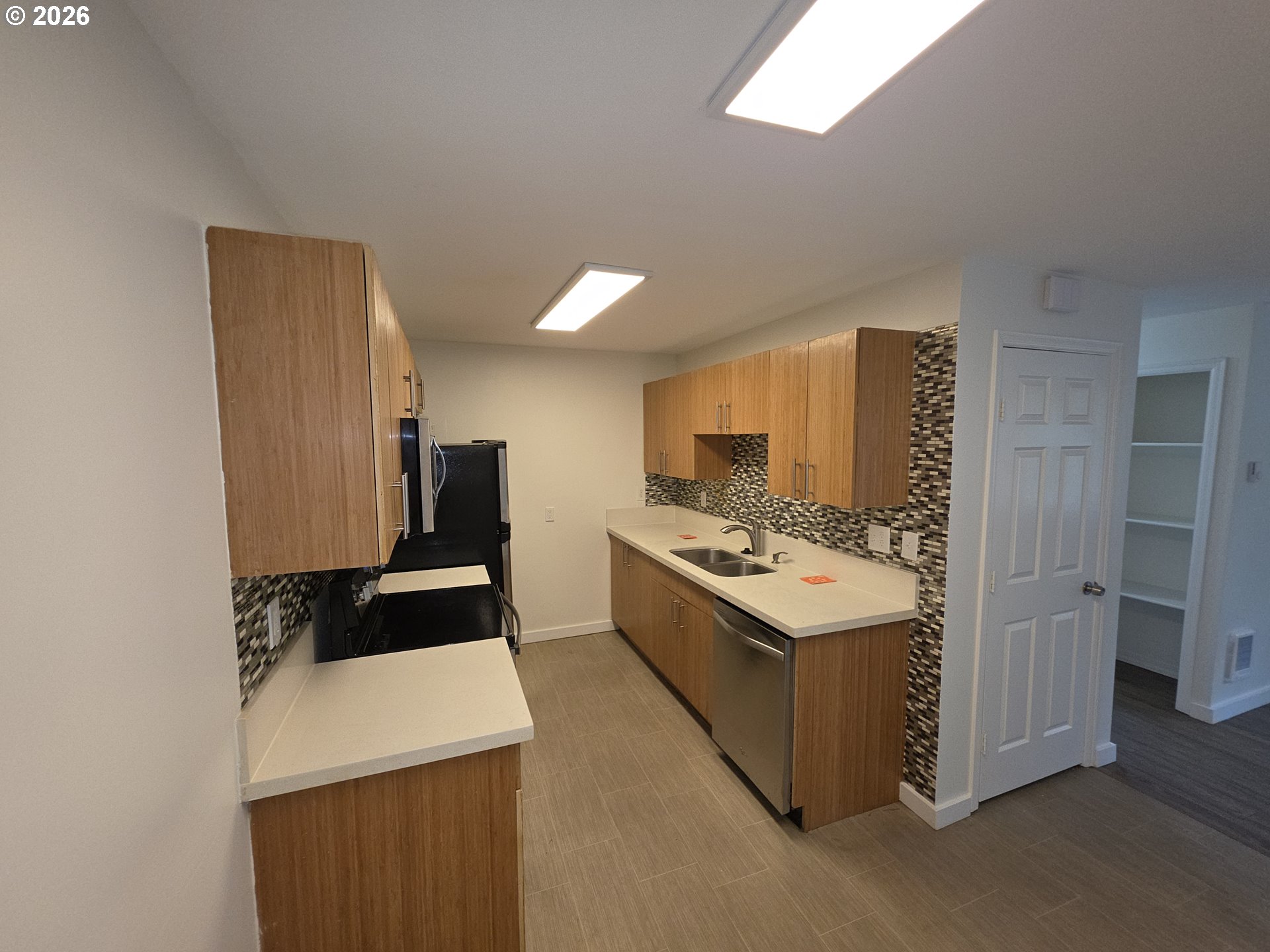 9257 SE CLINTON ST 402