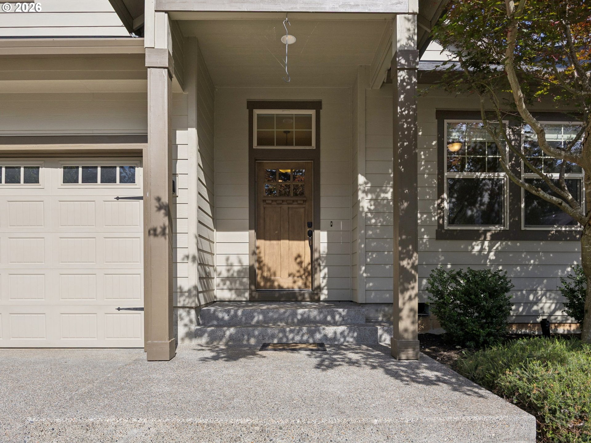 116 NE OAK VIEW LN