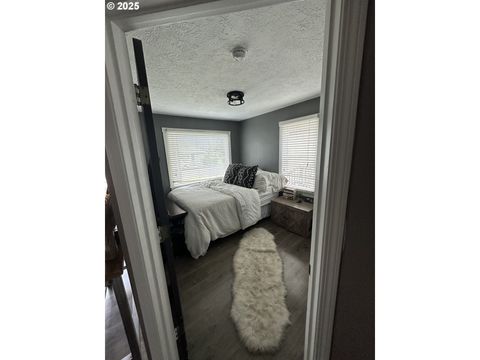 Tiny photo for 48399 E 1st St, Oakridge, OR 97463 (MLS # 293137963)