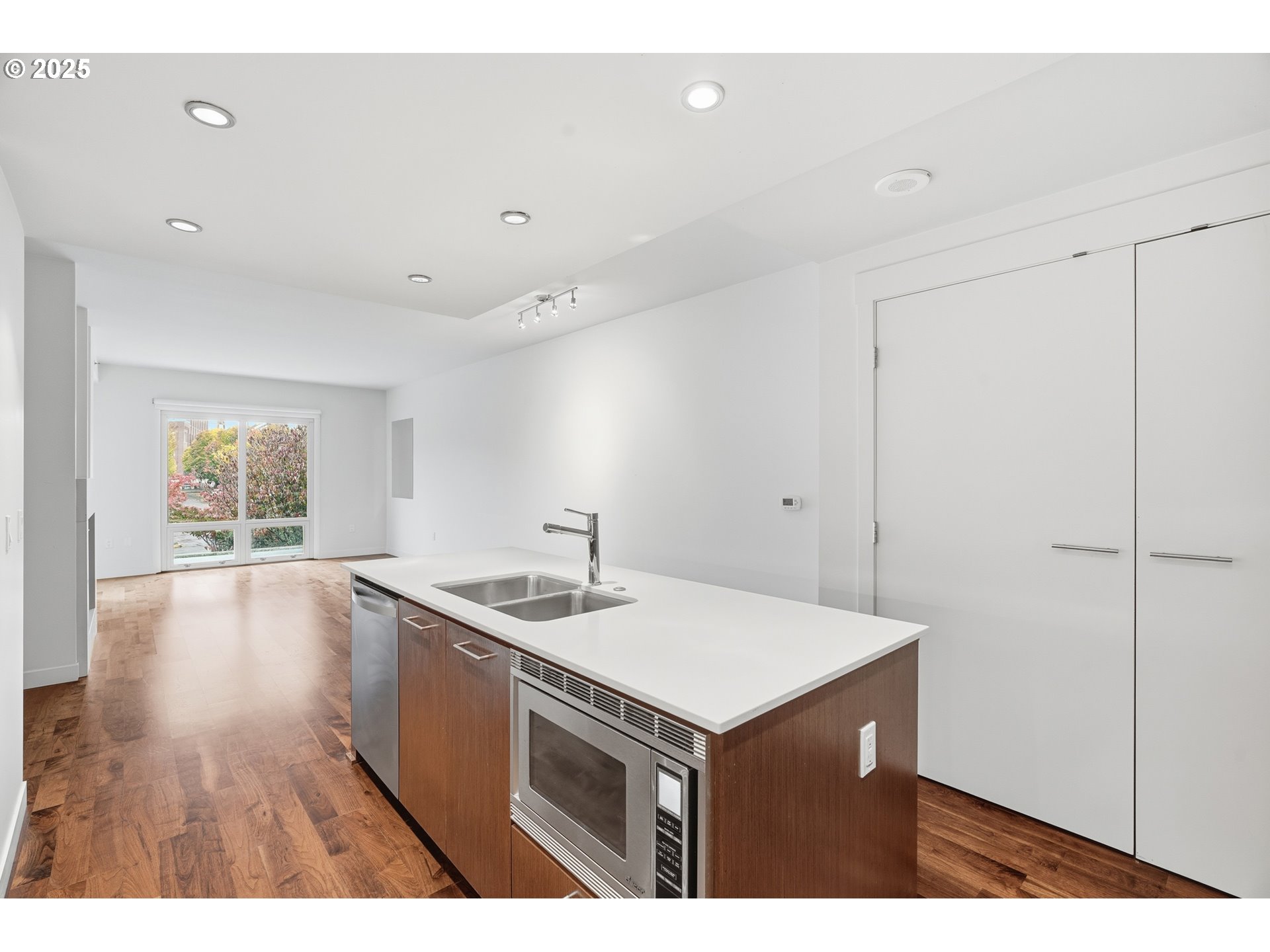 1260 NW NAITO PKWY 208B