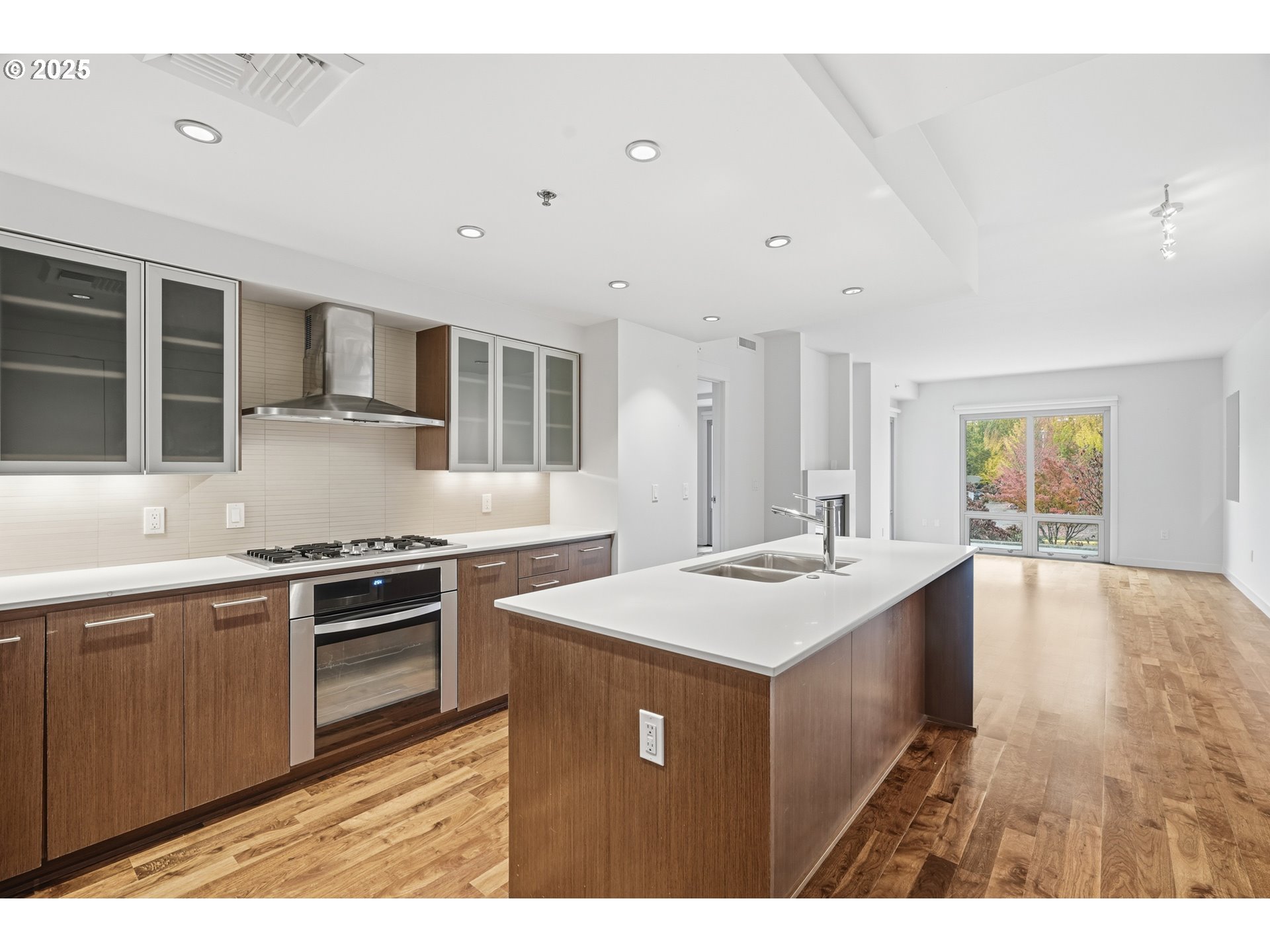 1260 NW NAITO PKWY 208B