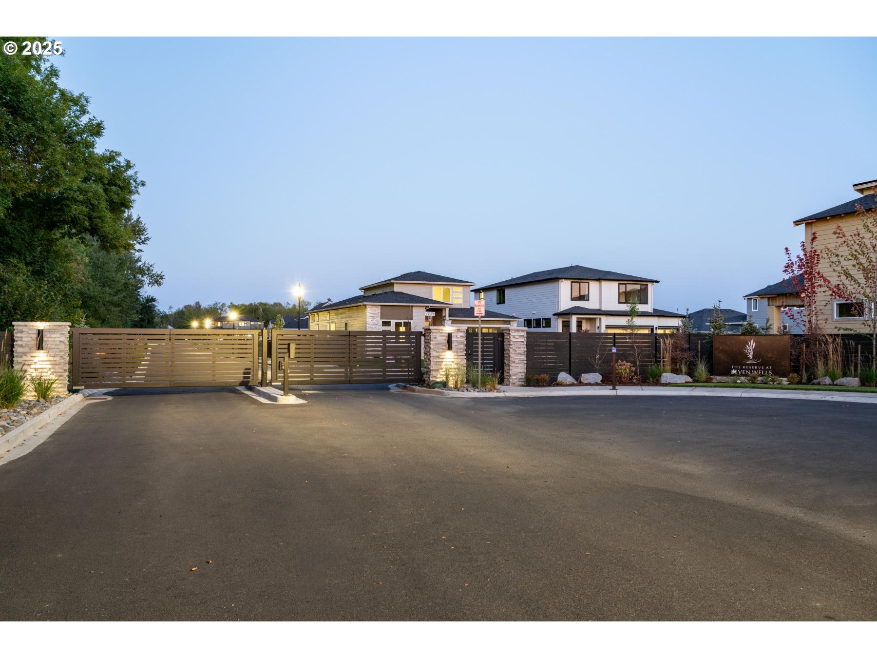 1112 S MOUNTAIN PL