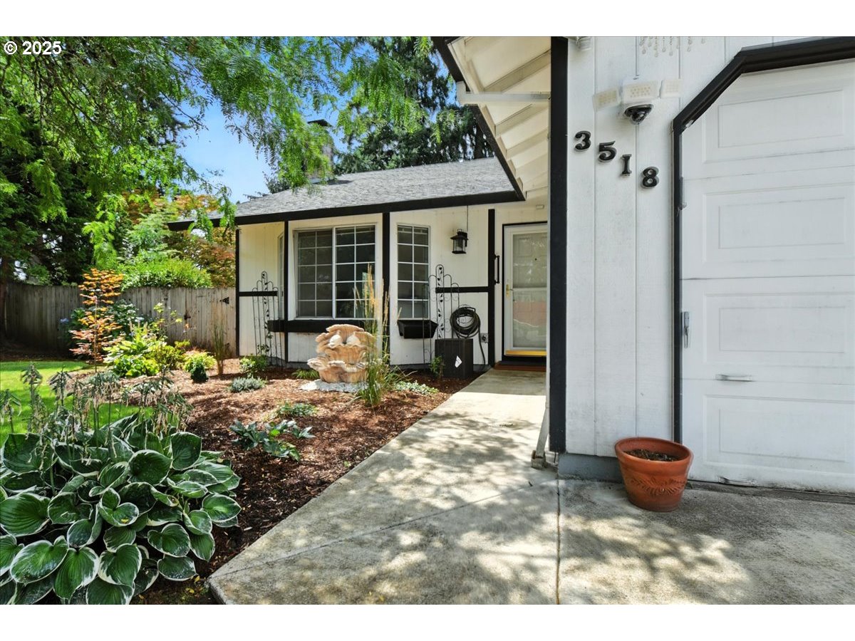 Vancouver, Washington 98682, United States, 2 Bedrooms Bedrooms, ,2 BathroomsBathrooms,Residential,Pending,195148