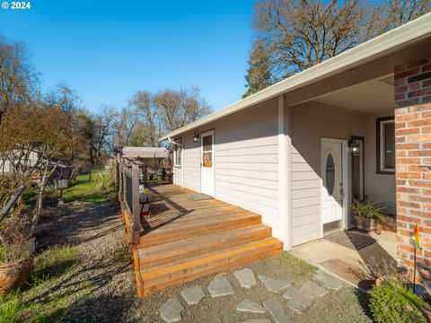 A home in Roseburg